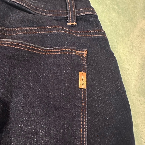 Women's Distressed 1822 Denim Shorts - Picture 7 of 10